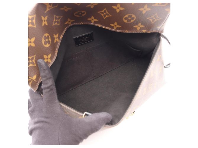 Louis Vuitton Sac Triangle PM Shoulder Bag Marrone Nero - vista 3