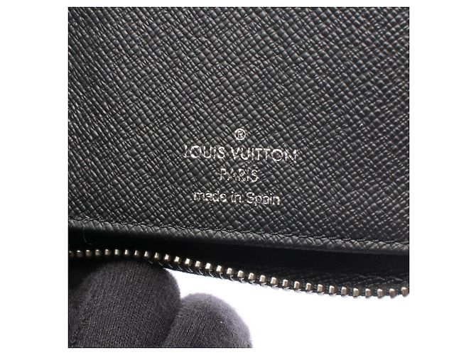 Louis Vuitton Zippy Wallet in Black - view 4