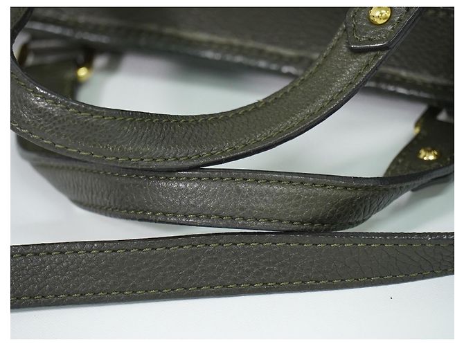 Louis Vuitton Stellar Mahina Leather PM Caqui - vista 7
