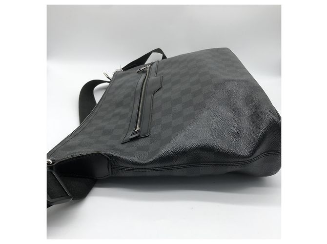 Louis Vuitton Mick Messenger Damier Graphite GM Noir - vue 7