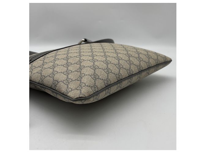 Borsa Messenger piatta Gucci con zip frontale in GG coated canvas Medium Beige - vista 3
