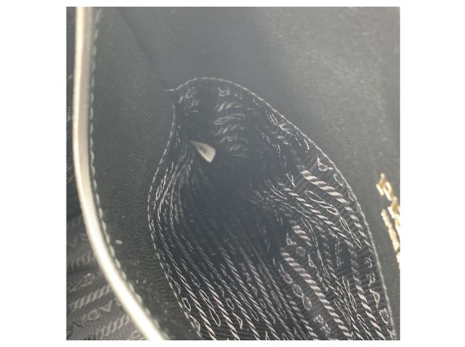 Prada Bolsa de mão Spectrum em couro acolchoado preto Pequena bolsa tote - vista 6
