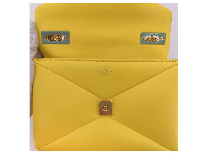 Borsa a tracolla media Valentino Garavani One Stud in pelle gialla Giallo - vista 6