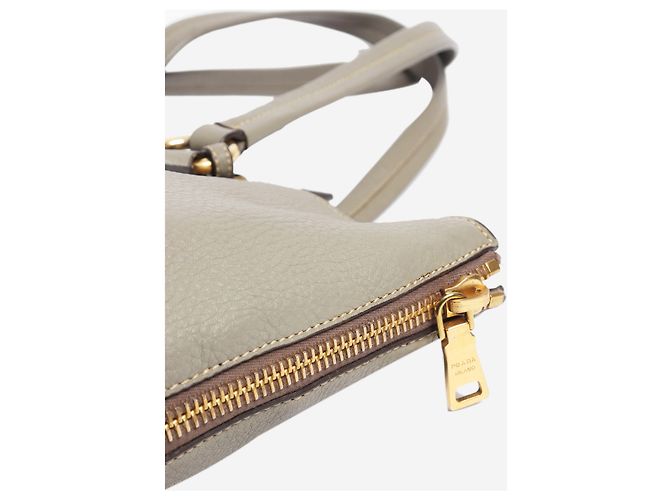 Prada Schultertasche aus grauem Leder - Ansicht 5