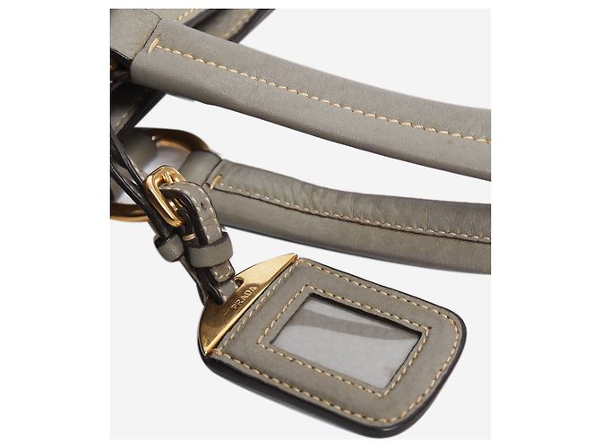Prada Schultertasche aus grauem Leder - Ansicht 6