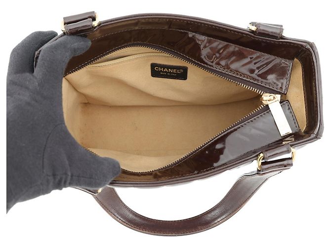 Chanel Chocolate Bar Tote Bag aus Lackleder Braun - Ansicht 5