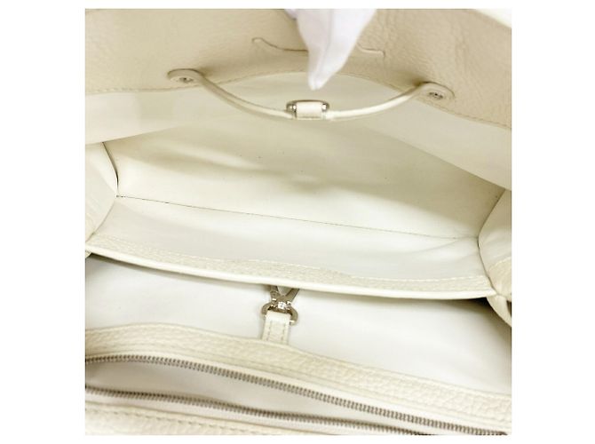 Louis Vuitton Capucines PM Handtasche Weiß - Ansicht 4