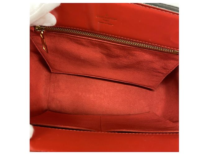 Bolso Louis Vuitton Monogram Phoenix PM Roja - vista 4