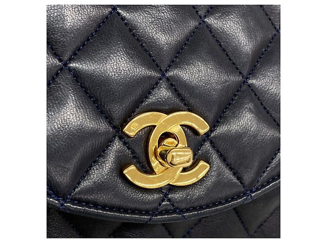 Borsa a tracolla con catena Chanel Matelassé Nero - vista 10