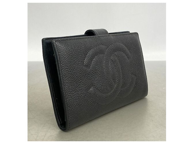Timeless Chanel langes Portemonnaie aus schwarzem genarbtem Kalbsleder - Ansicht 2