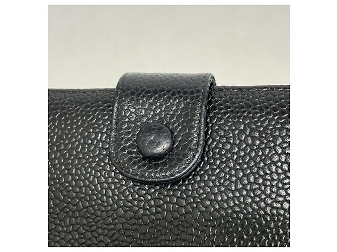 Timeless Chanel langes Portemonnaie aus schwarzem genarbtem Kalbsleder - Ansicht 7