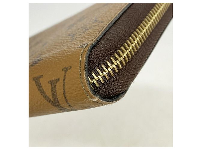 Louis Vuitton Monogram Reverse Zippy Wallet M82444 Castaño - vista 5