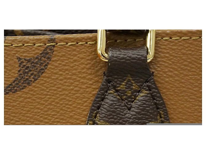 Louis Vuitton Monogram Giant Reverse OnTheGo PM Handtasche Braun - Ansicht 8