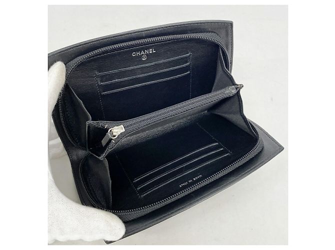 Portefeuille long bi-fold Chanel en cuir verni noir - vue 3