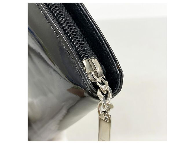 Portefeuille long bi-fold Chanel en cuir verni noir - vue 7