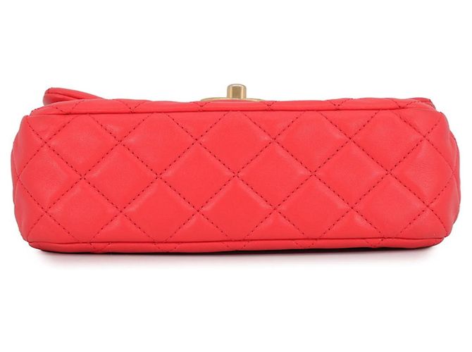 Borsa a tracolla Mini Matelassé con catena Chanel Rosso - vista 3