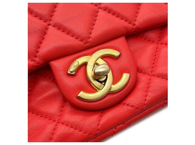 Borsa a tracolla Mini Matelassé con catena Chanel Rosso - vista 8