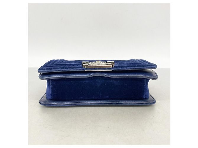 Borsa a tracolla Chanel Boy Chain in Navy Blu navy - vista 3