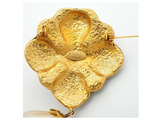 Spilla Chanel placcata oro con perla sintetica e Gripoix Gold Multicolore D'oro - vista 4