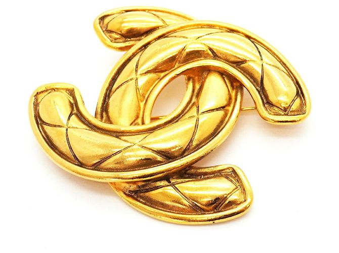 Broche Chanel Matelassé dorado - vista 2