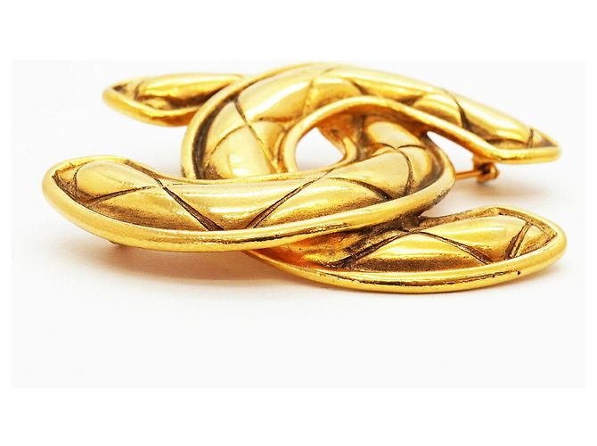 Broche Chanel Matelassé dorado - vista 3