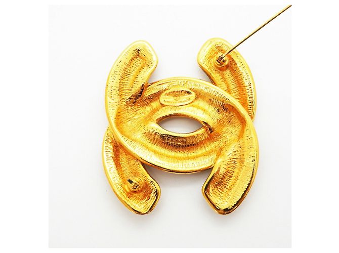 Broche Chanel Matelassé dorado - vista 4