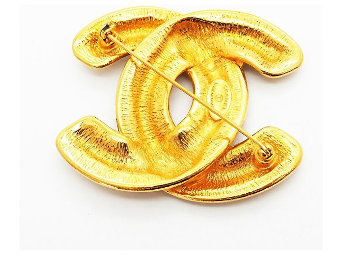 Broche Chanel Matelassé dorado - vista 5