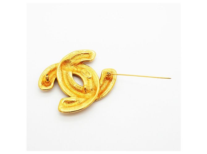 Broche Chanel Matelassé dorado - vista 6