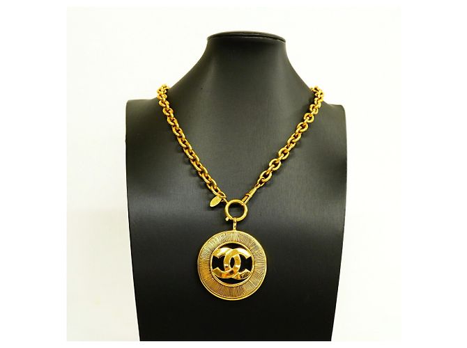 Colar Chanel Coco Mark Circle Dourado - vista 7