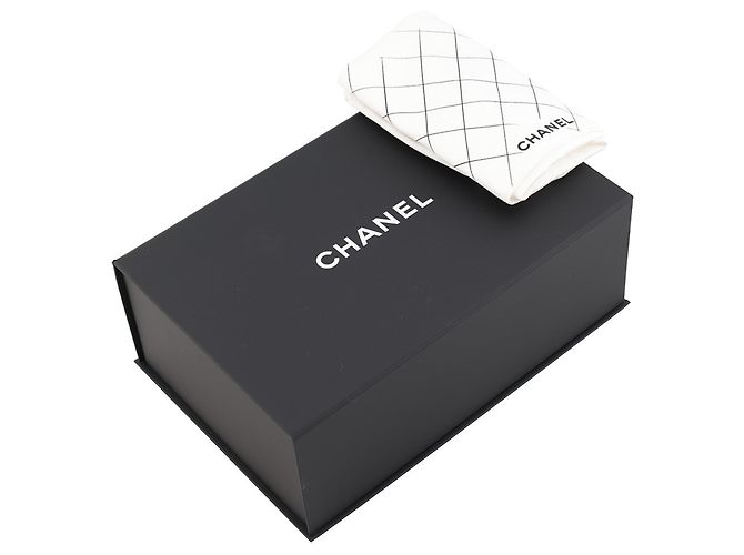 Borsa a tracolla Chanel Classic Matelassé con catena Nero - vista 14