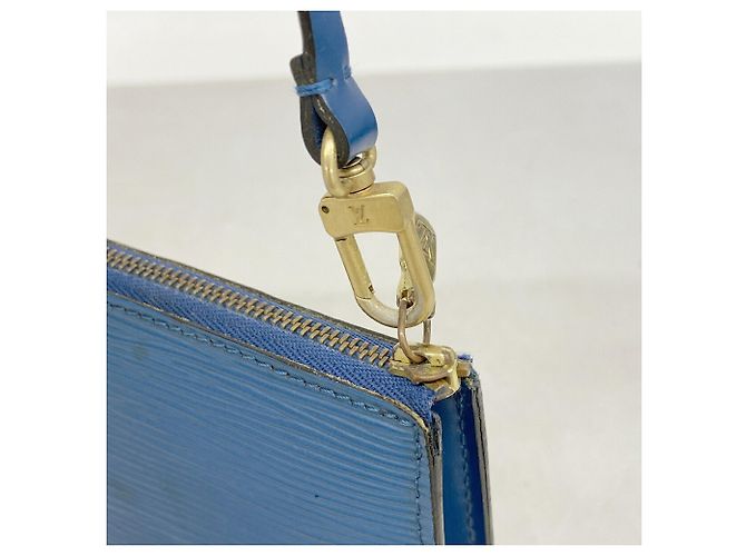 Louis Vuitton Epi Pochette Accessoires in Toledo Blue - vista 11