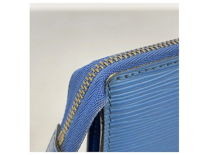 Louis Vuitton Epi Pochette Accessoires in Toledo Blue - vista 8