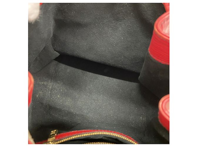 Noe Borsa a tracolla Louis Vuitton Epi Petit Noé Rosso - vista 4