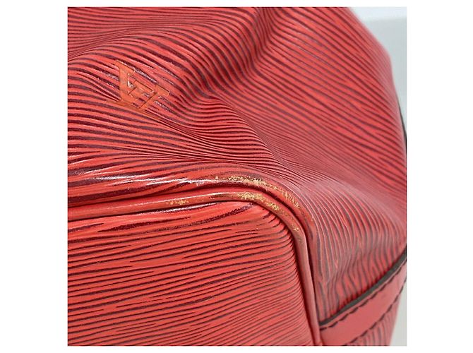 Noe Borsa a tracolla Louis Vuitton Epi Petit Noé Rosso - vista 6