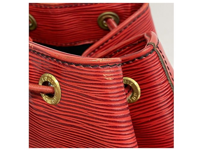 Noe Borsa a tracolla Louis Vuitton Epi Petit Noé Rosso - vista 7