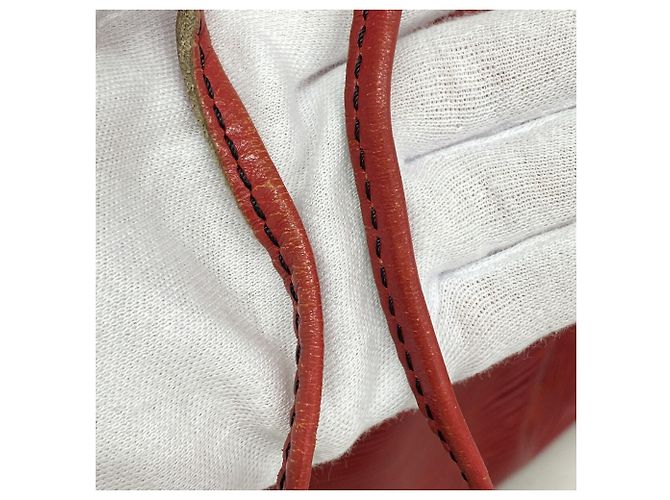 Noe Borsa a tracolla Louis Vuitton Epi Petit Noé Rosso - vista 9