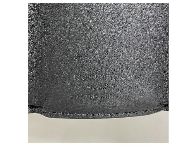 Louis Vuitton Tri-fold Wallet - Black - view 4