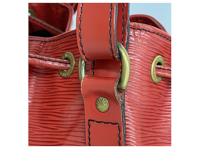 Noe Borsa a tracolla Louis Vuitton Epi Petit Noé Rosso - vista 12