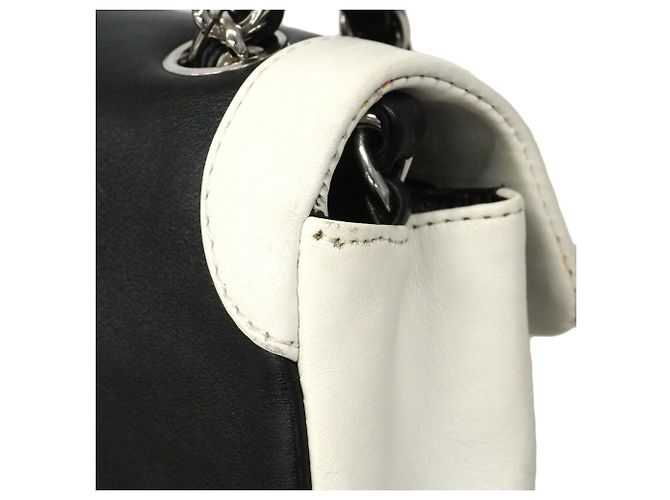 Chanel Bicolor Schultertasche aus Lammleder Schwarz Weiß - Ansicht 10