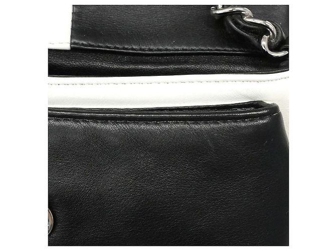 Chanel Bicolor Schultertasche aus Lammleder Schwarz Weiß - Ansicht 11