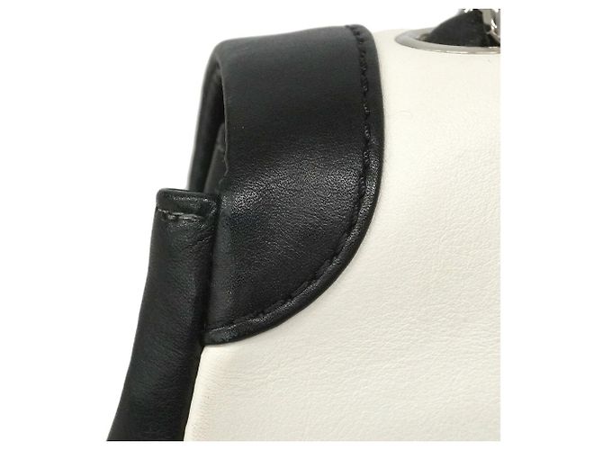Chanel Bicolor Schultertasche aus Lammleder Schwarz Weiß - Ansicht 12