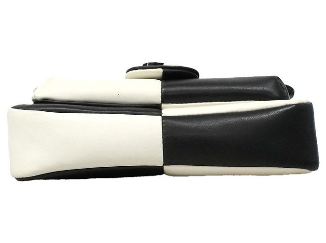 Chanel Bicolor Schultertasche aus Lammleder Schwarz Weiß - Ansicht 3