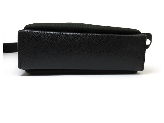 Borsa a tracolla LOUIS VUITTON Taiga Sayan Grigio - vista 3