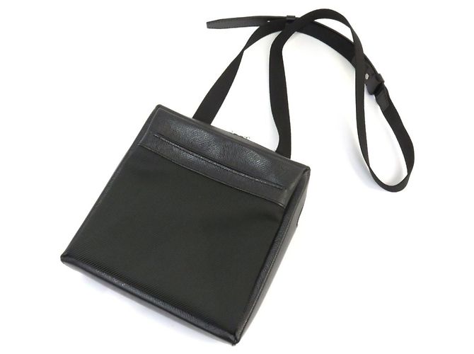 Borsa a tracolla LOUIS VUITTON Taiga Sayan Grigio - vista 9