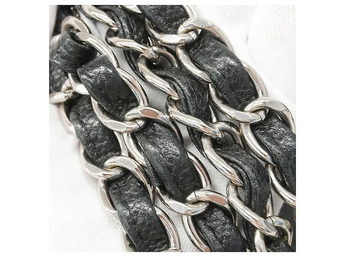 Chanel Schultertasche aus schwarzem genarbtem Kalbsleder - Ansicht 10