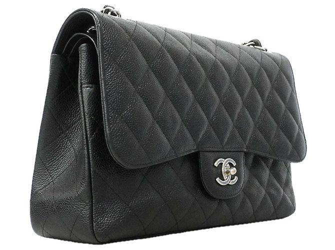 Chanel Schultertasche aus schwarzem genarbtem Kalbsleder - Ansicht 2