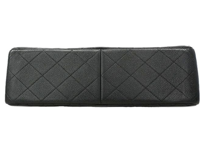 Chanel Schultertasche aus schwarzem genarbtem Kalbsleder - Ansicht 3