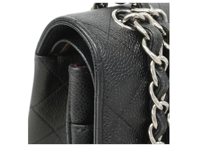 Chanel Schultertasche aus schwarzem genarbtem Kalbsleder - Ansicht 8