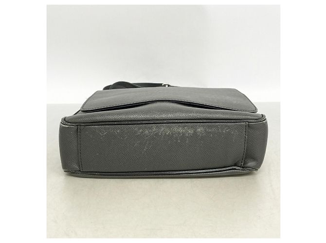 Borsa a tracolla Louis Vuitton Taiga Roman PM Grigio - vista 3