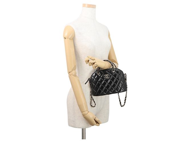 Borsa a tracolla Chanel Matelassé con catena Nero D'oro - vista 4
